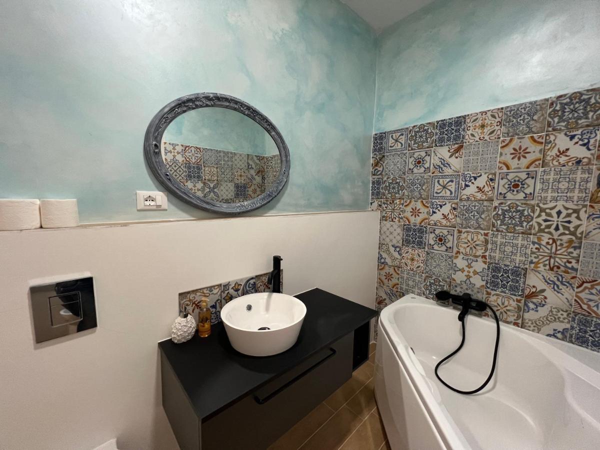 Alla Scalinata Del Teatro Rossetti Confort Suites Parcheggio Trieste Exteriör bild