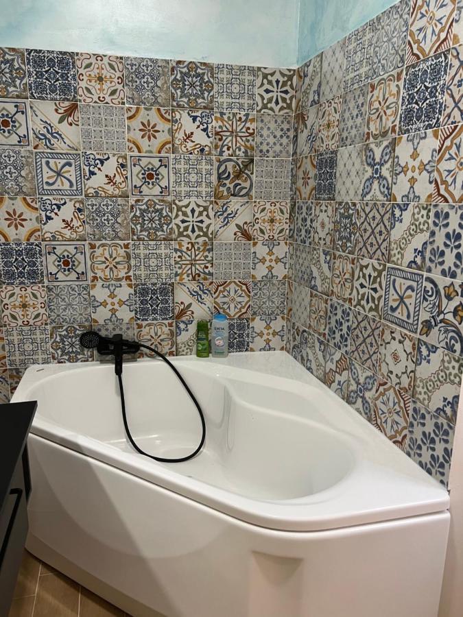 Alla Scalinata Del Teatro Rossetti Confort Suites Parcheggio Trieste Exteriör bild