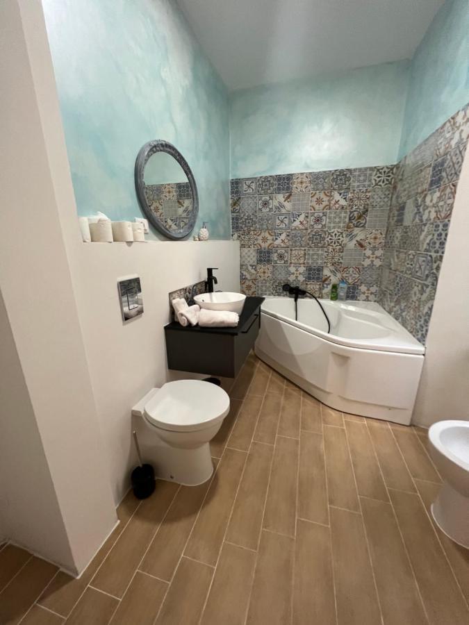 Alla Scalinata Del Teatro Rossetti Confort Suites Parcheggio Trieste Exteriör bild