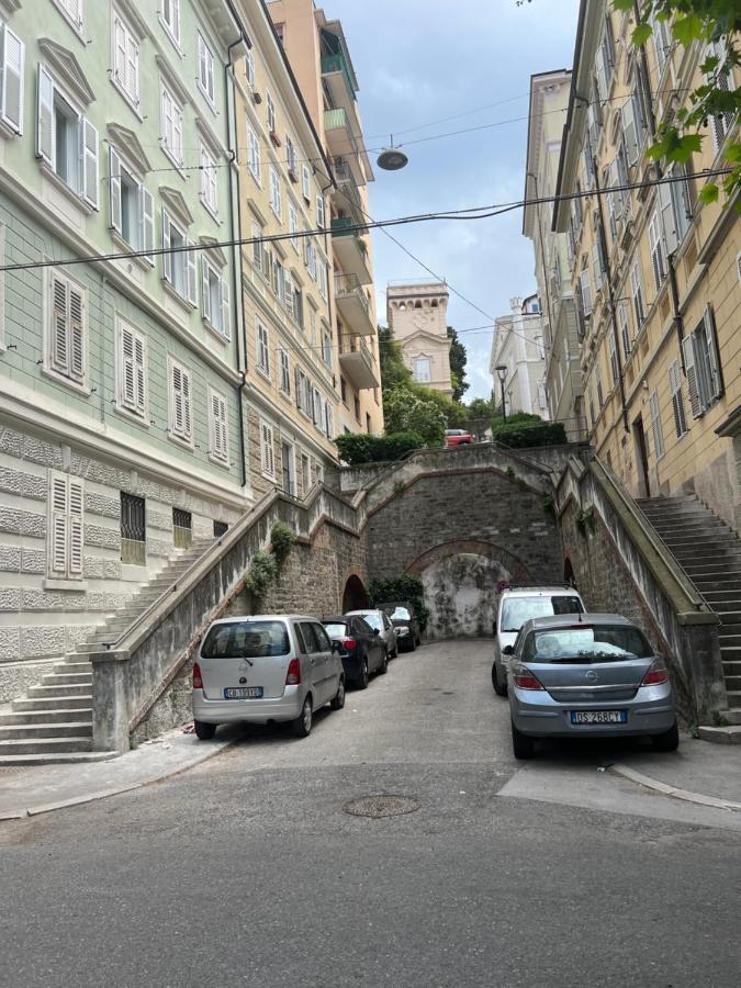 Alla Scalinata Del Teatro Rossetti Confort Suites Parcheggio Trieste Exteriör bild
