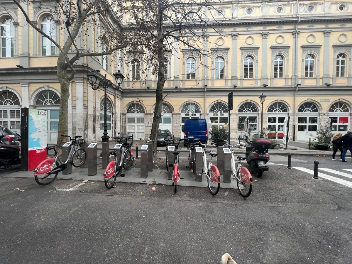 Alla Scalinata Del Teatro Rossetti Confort Suites Parcheggio Trieste Exteriör bild