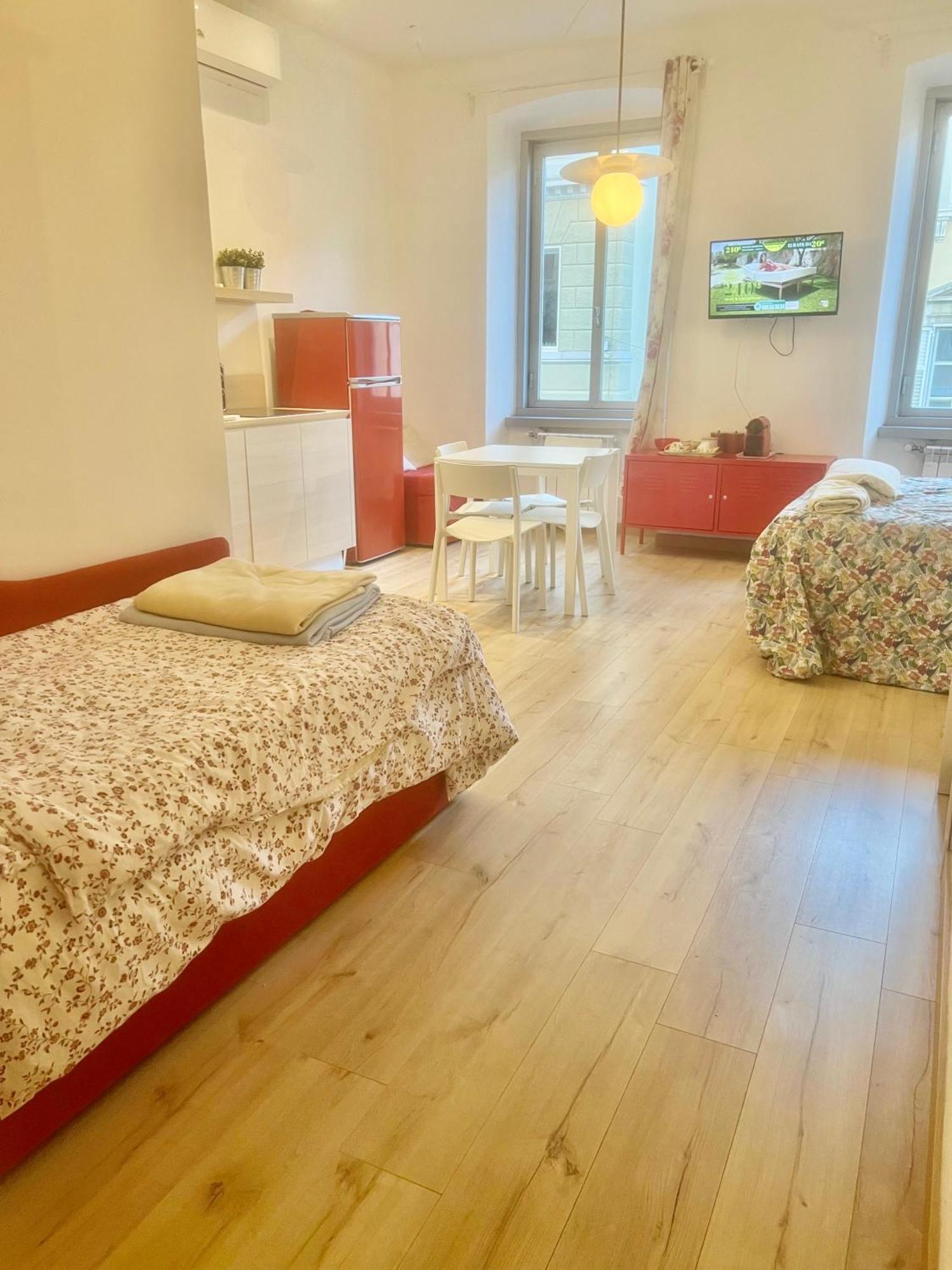 Alla Scalinata Del Teatro Rossetti Confort Suites Parcheggio Trieste Exteriör bild