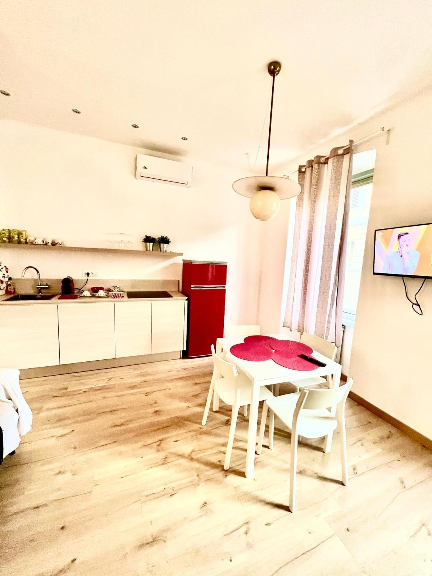 Alla Scalinata Del Teatro Rossetti Confort Suites Parcheggio Trieste Exteriör bild